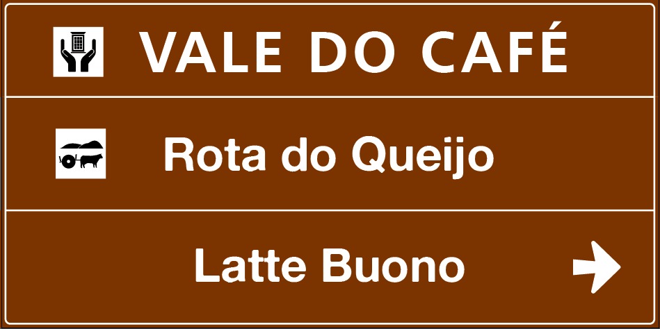 Placa escrito de transito escrita Vale do café, Rota do queijo e Latte Buono